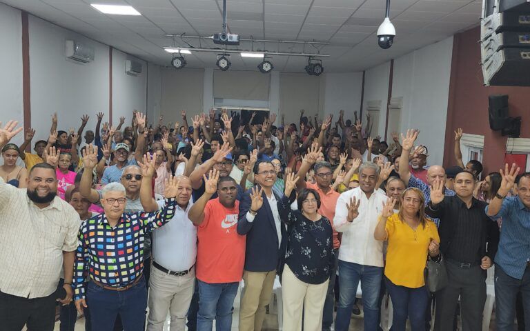 El sal&oacute;n de eventos de la fundaci&oacute;n Rub&eacute;n Polanco juramentaron cientos de nuevos miembros entre las filas  del PRM