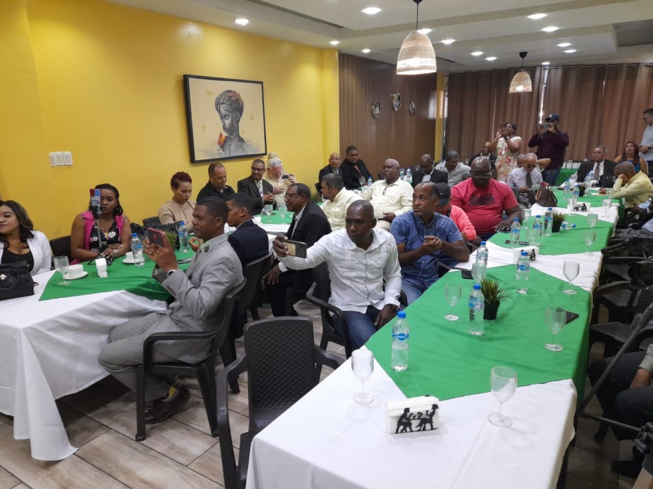 Alcaldesa Leandra Acosta realiza el encuentro por el día del periodista