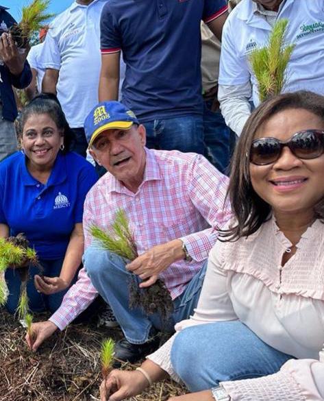 Ministerio de Educaci&oacute;n Superior , Ciencias y Tecnolog&iacute;a inicia la jornada de reforestaci&oacute;n en el municipio de Bonao