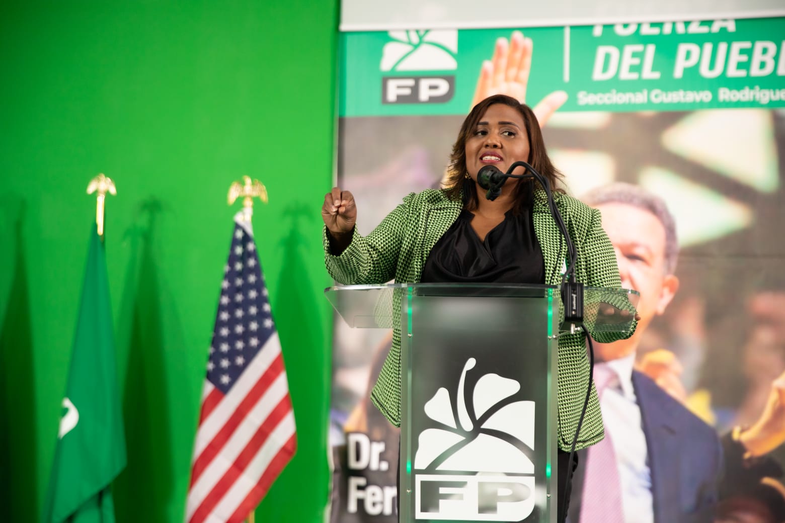 Angie Brooks en NY, afirma que Leonel es el &uacute;nico que sabe gobernar en momentos de crisis