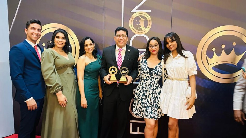 Pastor D&iacute;o Astacio obtiene el supremo galard&oacute;n otorgado por la Academia Cristiana de Cronistas de Arte (ACCRA).