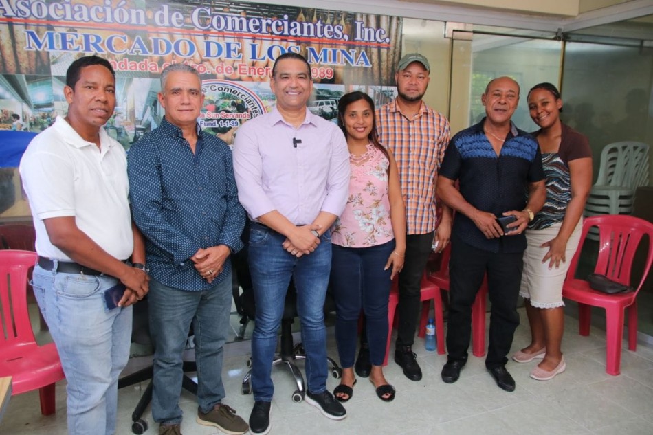 Asociación de comerciantes del mercado de Los Mina realiza recorrido junto a Luis Alberto Tejeda