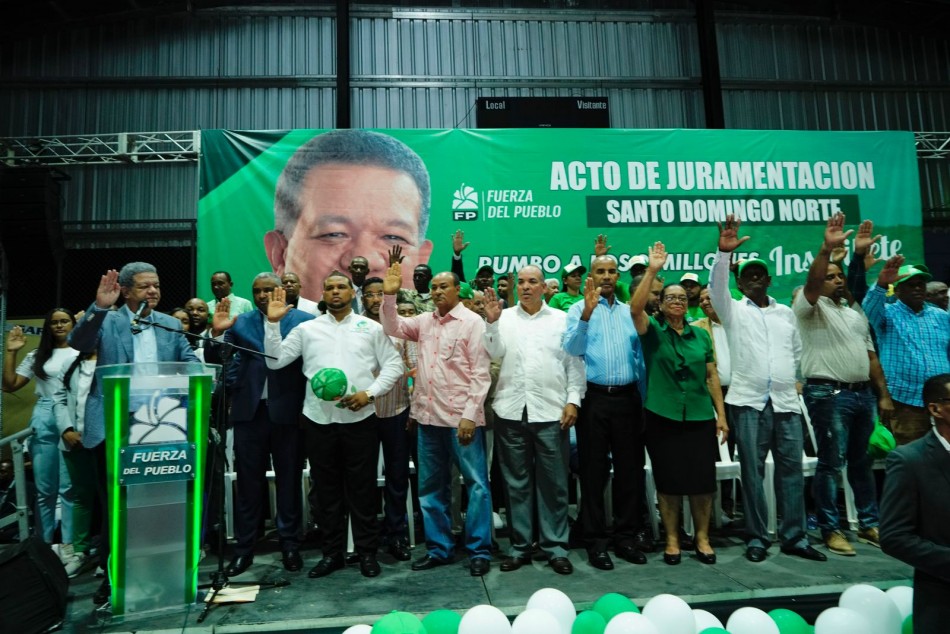 Leonel juramenta en la Fuerza del Pueblo más integrantes en Santo Domingo Norte