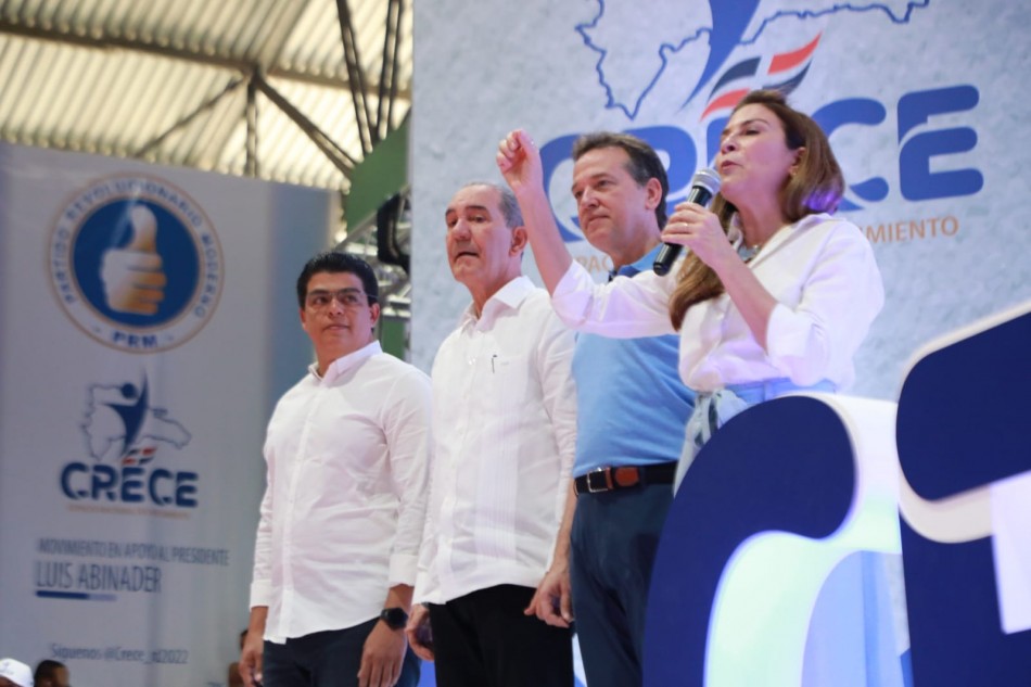 Carolina Mejía: “esperamos que nuestro presidente nos diga pronto que va por cuatro años más”.