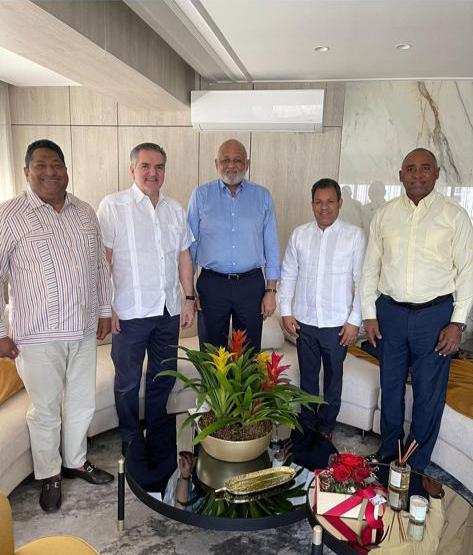 Neney Cabrera comparte con Roberto Fulcar y junto con Julito Fulcar