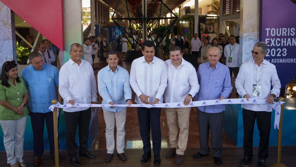 Ministro Collado informa sobre  las estrategias para convertir a RD en un destino amigable al medio ambiente