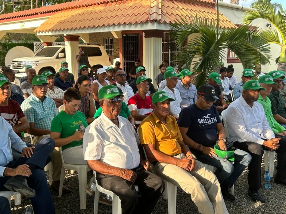 En la Vega Radhamés Jiménez juramentas exdirigentes del PRM en la Fuerza del Pueblo