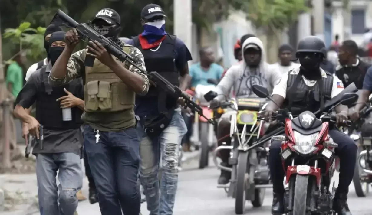 Poblaci&oacute;n haitiana se moviliza para cazar a miembros de bandas armadas