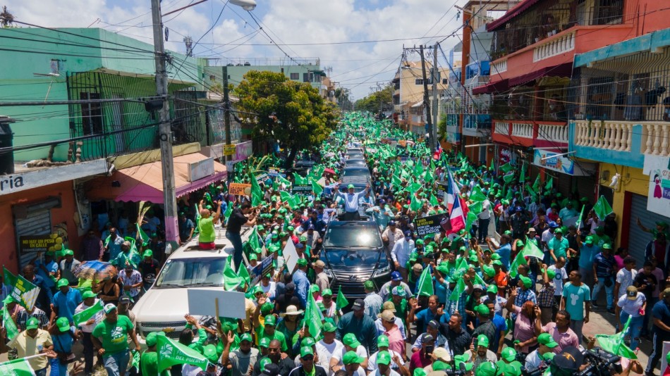 Miles de trabajadoras y trabajadores celebran el D&iacute;a Internacional del Trabajo  junto con la Fuerza del Pueblo