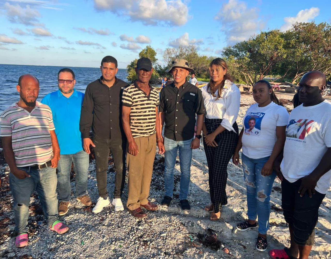Buscan crear puerto pesquero en la playa de Las Salinas en Villa Central