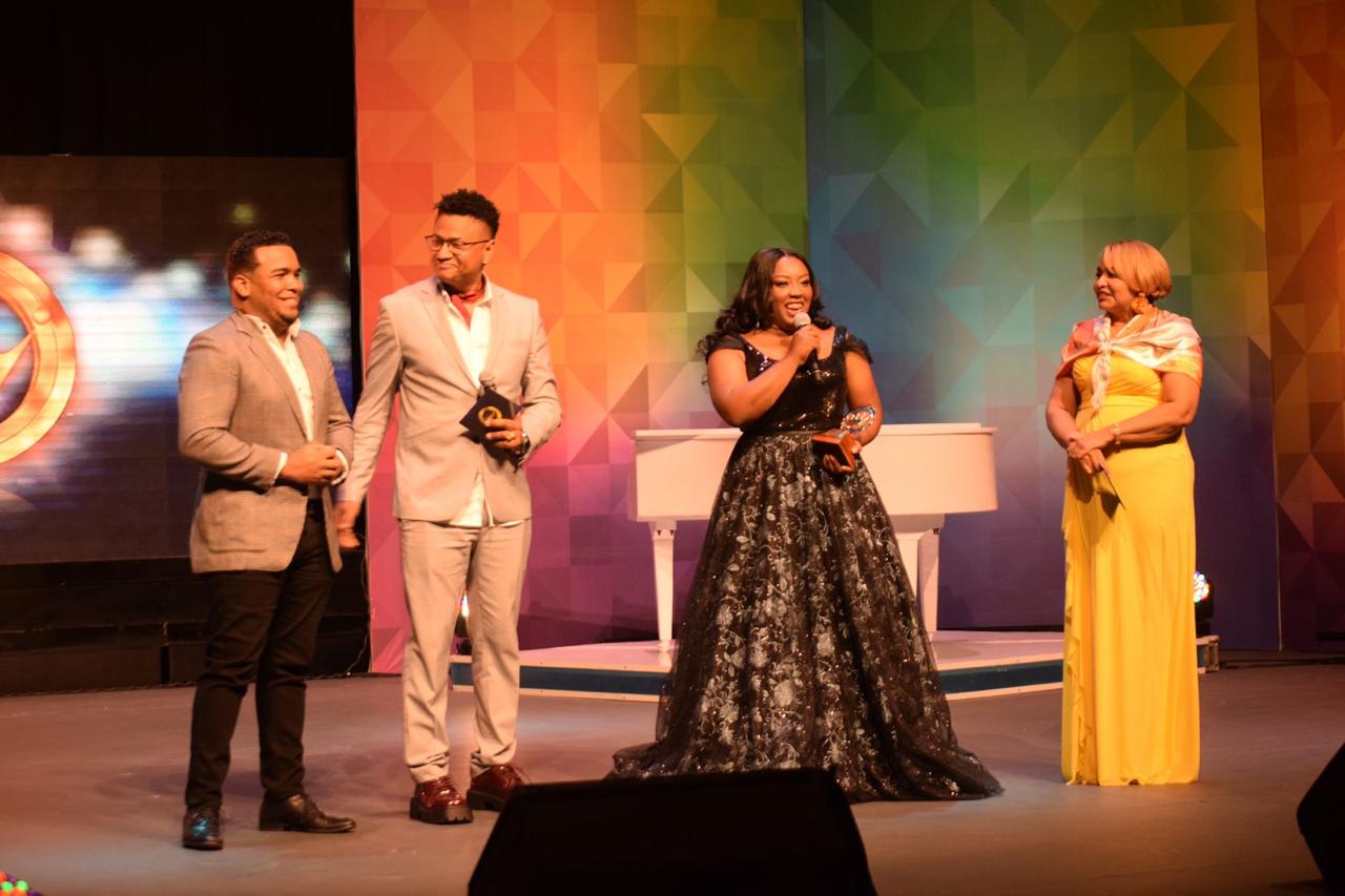 La talentosa artista dominicana de m&uacute;sica cristiana Neuris Jhannett logra el nuevo nivel dentro de su exitosa carrera
