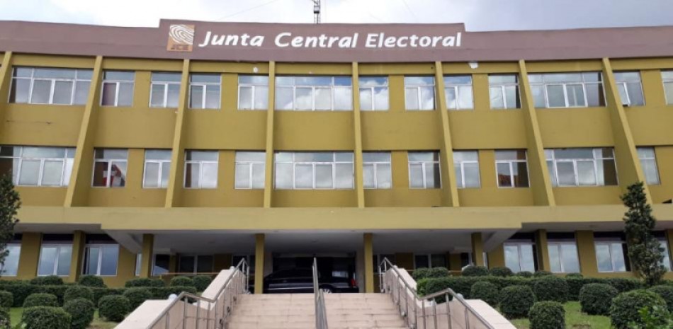 Padr&oacute;n de RD para 2024 cuenta con m&aacute;s de 8 millones de electores; mujeres lideran con 51 %