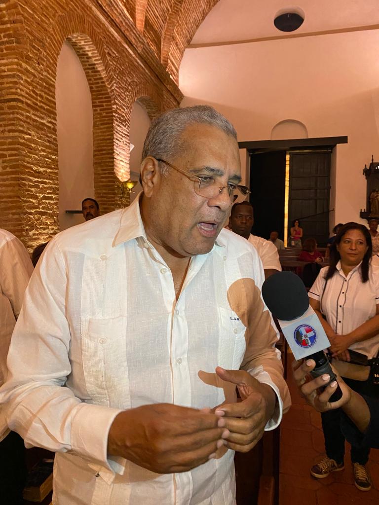 Luis &ldquo;El Gallo&rdquo; pide a congresistas defender la nacionalidad y oponerse al aborto