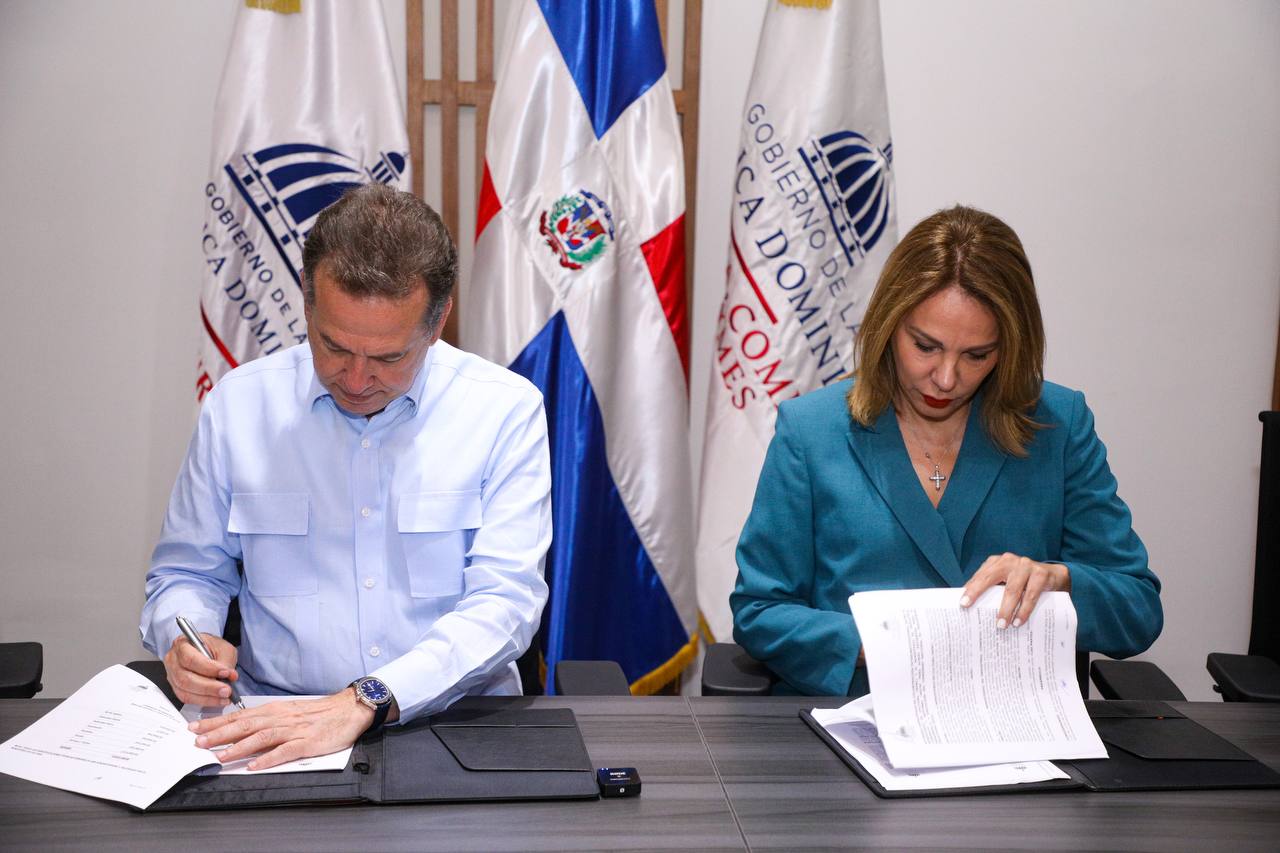 MICM y Cultura firmaron el acuerdo para desarrollar y ejecutar la industria creativa RD Naranja 2023