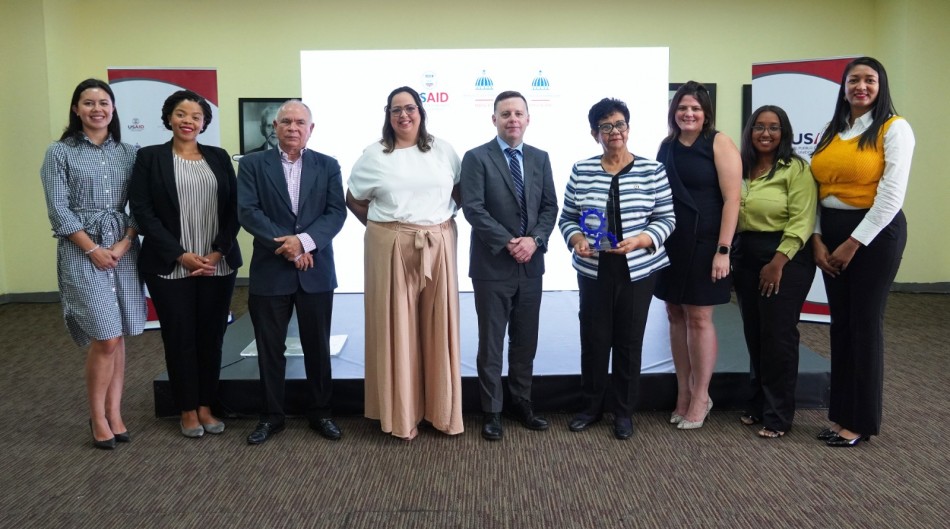 MESCyT y Gobierno estadounidense establecen innovadoras plataformas para ayudar a los estudiantes dominicanos a ingresar con &eacute;xito en la educaci&oacute;n superior