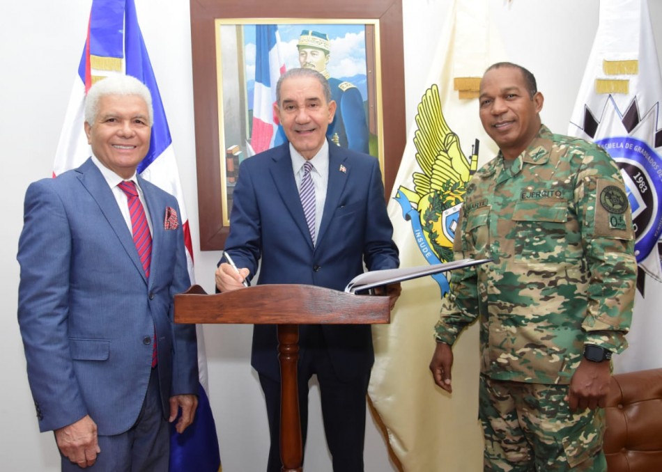 Hospitales militares reciben acreditaci&oacute;n universitaria docente del MESCYT