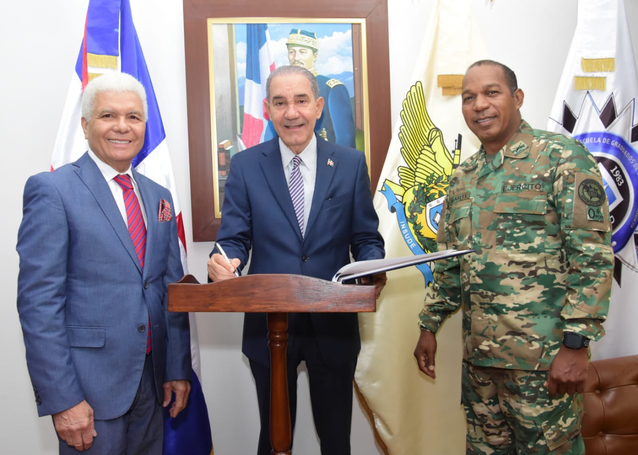 Hospitales militares reciben acreditaci&oacute;n universitaria docente del MESCYT