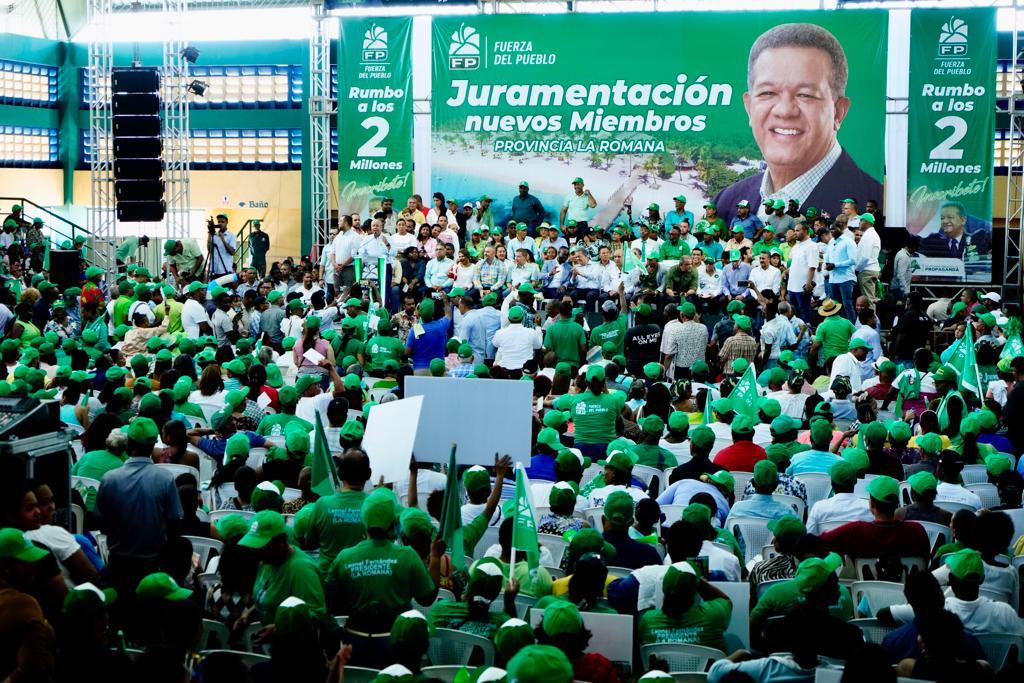 Dos regidoras del PLD y el excandidato a alcalde de La Romana se juramentan en la Fuerza del Pueblo