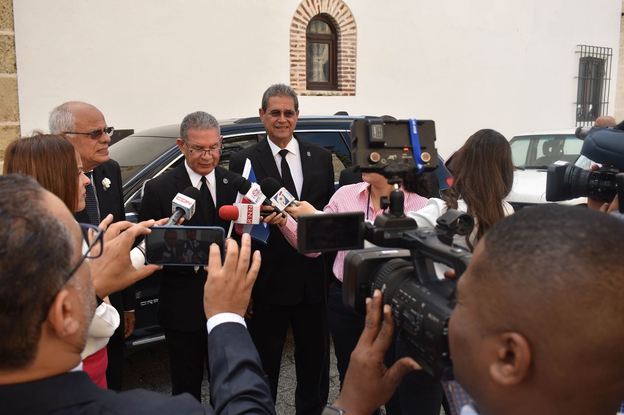 Duartianos denuncian negocios chinos violan ley establece 80% empleados deben ser dominicanos  