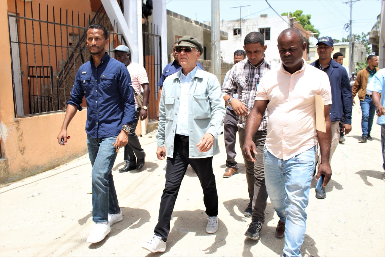 Alcalde Manuel Jim&eacute;nez realiza amplio operativo en el sector Villa Esfuerzo