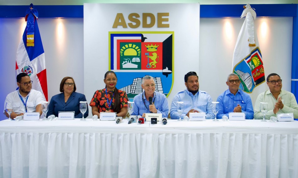 Alcalde Manuel Jim&eacute;nez anuncia compra de tercera flotilla de 50  camiones a un costo de RD$380 millones para la circunscripci&oacute;n 3 de Santo Domingo Este