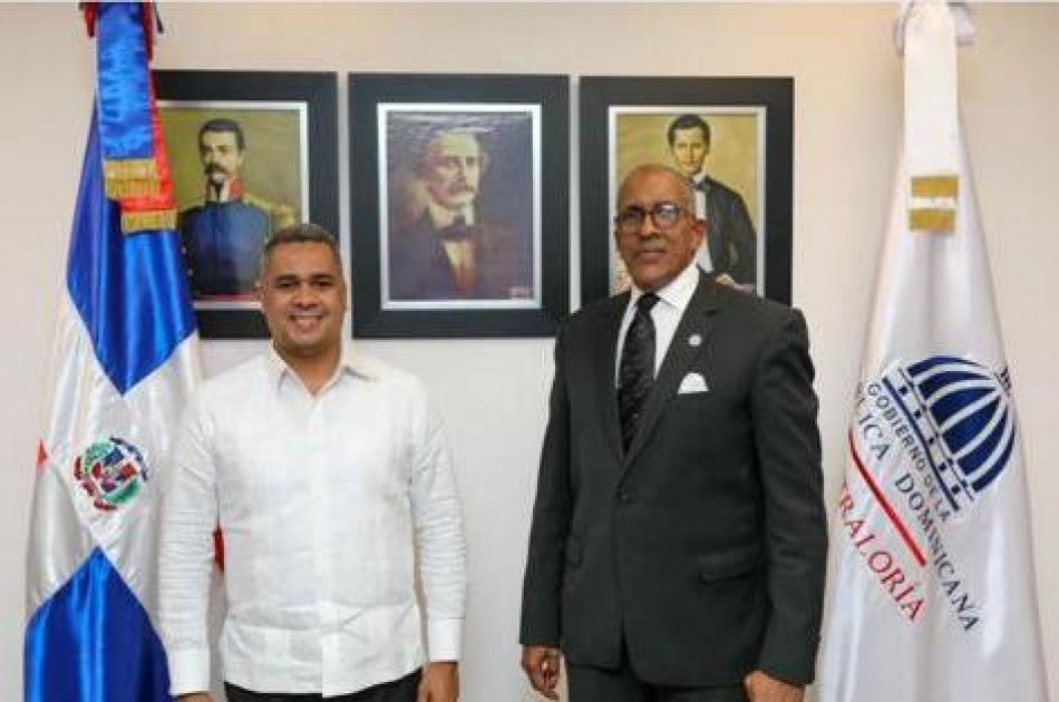 Director de Inposdom Erick Guzman sostuvo un encuentro con el contralor general, Felix Santana García