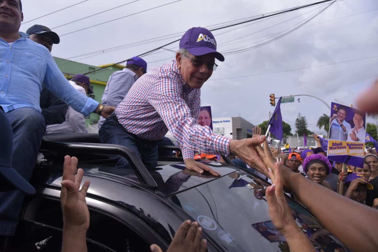 A ritmo de "E pa' fuera que van", el PLD "Marcha por la Esperanza"