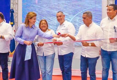 Director General del Inposdom Erick Guzman junto a la vicepresidenta Raquel Pe&ntilde;a realiza la inauguraci&oacute;n de varios proyectos en Santo Domingo Este