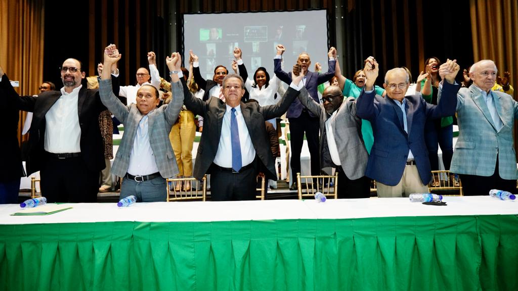 Fuerza del Pueblo escoge a unanimidad a Leonel Fern&aacute;ndez como precandidato a la Presidencia de la Rep&uacute;blica