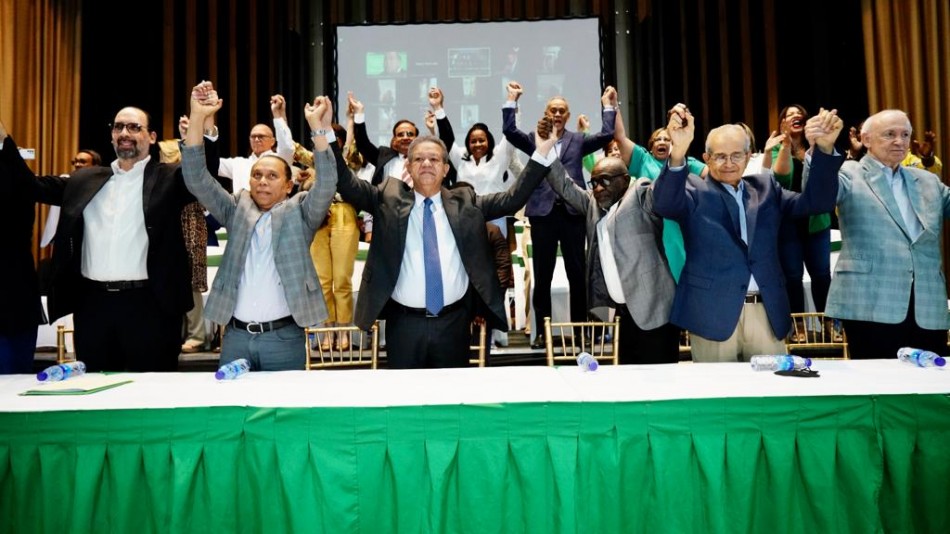 Fuerza del Pueblo escoge a unanimidad a Leonel Fern&aacute;ndez como precandidato a la Presidencia de la Rep&uacute;blica