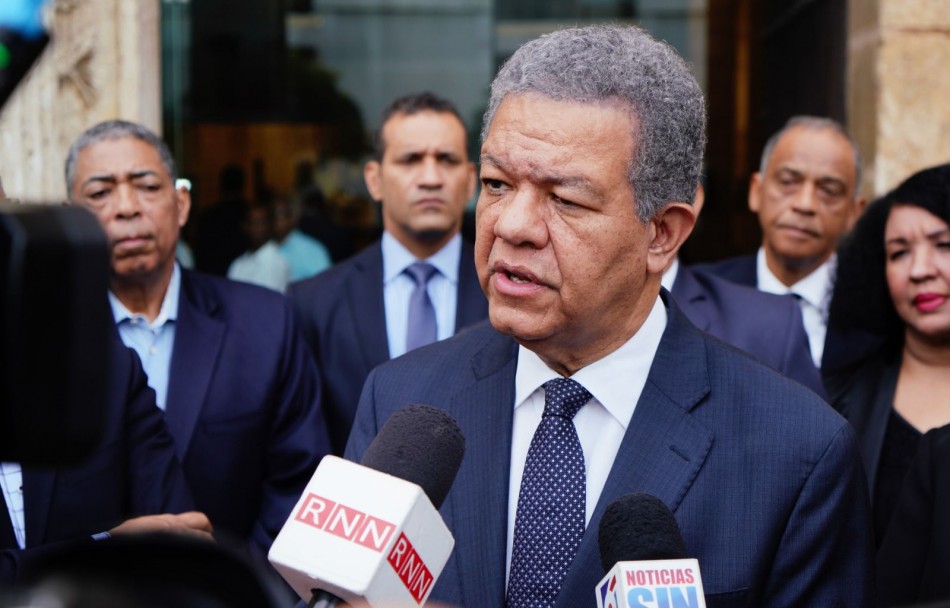 Leonel Fern&aacute;ndez aboga por respeto al trabajo de periodistas y garant&iacute;a de libertad de expresi&oacute;n en el pa&iacute;s