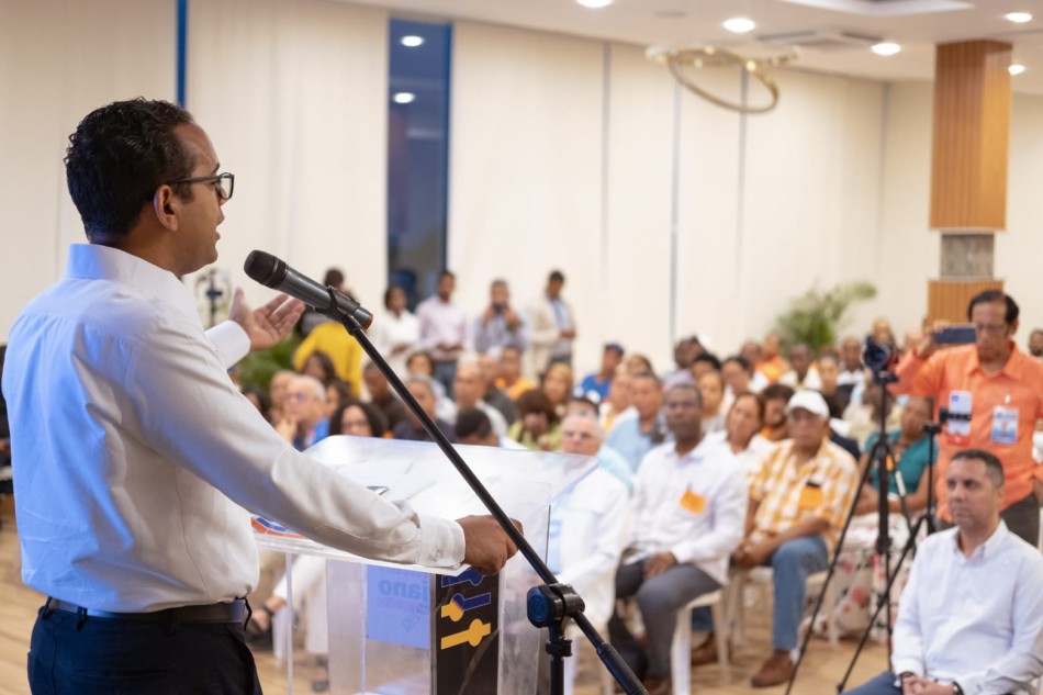 Jhonatan Liriano inicia campa&ntilde;a a diputado presentando propuestas legislativas 