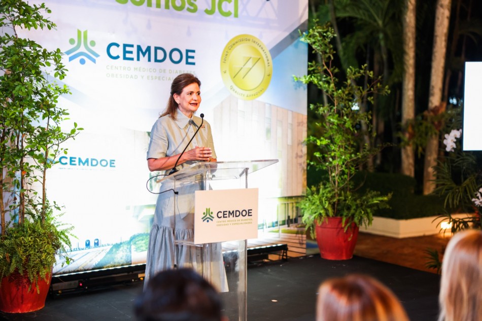 Vicepresidenta Raquel Pe&ntilde;a resalta impacto de acreditaci&oacute;n JCI de CEMDOE en sistema de salud dominicano