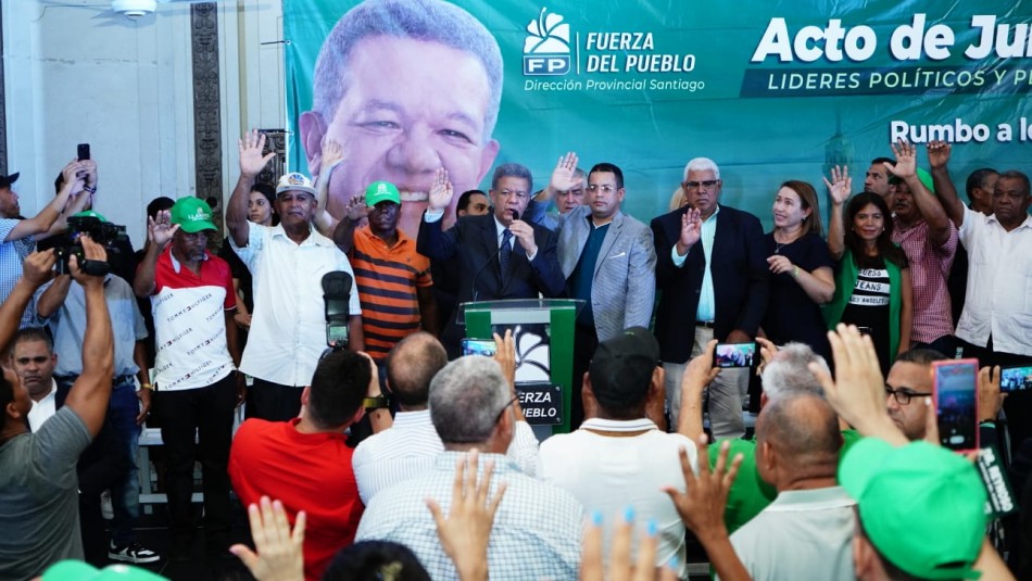 Rumbo a meta de 2 millones de afiliados en la FP, Leonel Fernández juramenta en Santiago renunciantes del PRM, PLD y AlPais