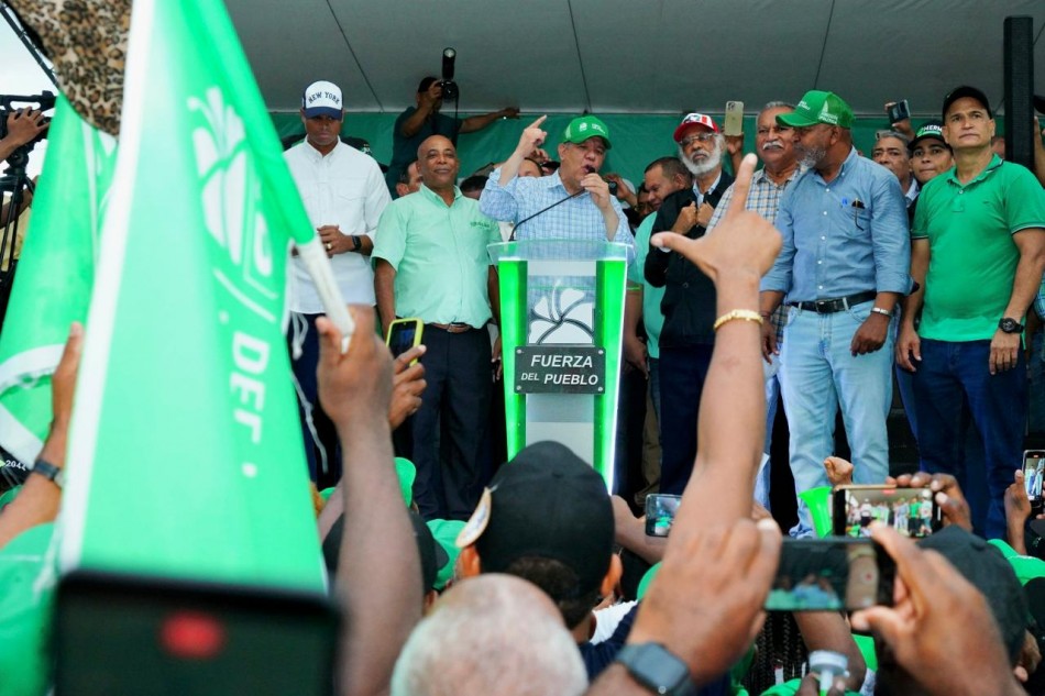 Leonel Fern&aacute;ndez en Yamas&aacute; cierra recorrido con acto multitudinario