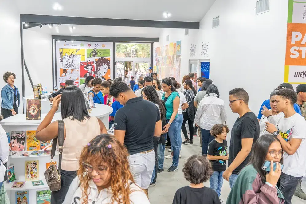 Feria del Libro ofrece un lunes de cine, exposiciones, presentaciones de libros y conferencias
