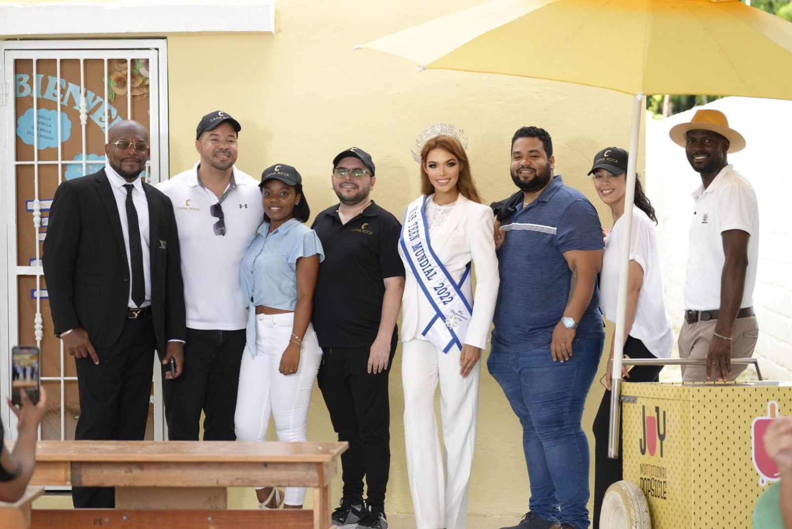 Grupo Cana Rock y Mariona Juncosa realizan donaci&oacute;n en Centro Educativo El Cortecito.
