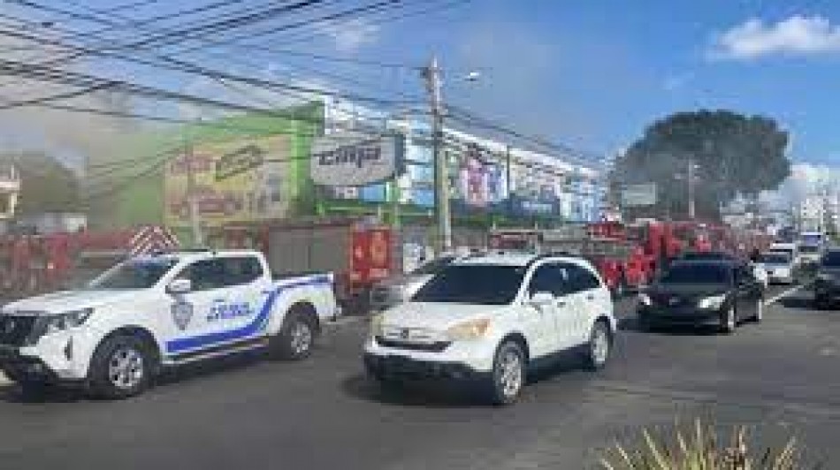 Se registra incendio en ferreter&iacute;a Cima de la avenida N&uacute;&ntilde;ez de C&aacute;ceres