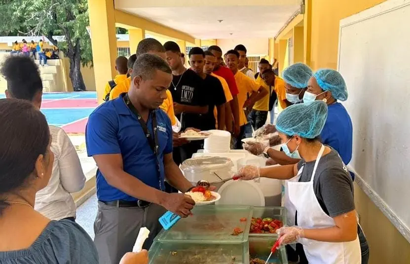 Educaci&oacute;n adultos recibe alimentos por primera vez