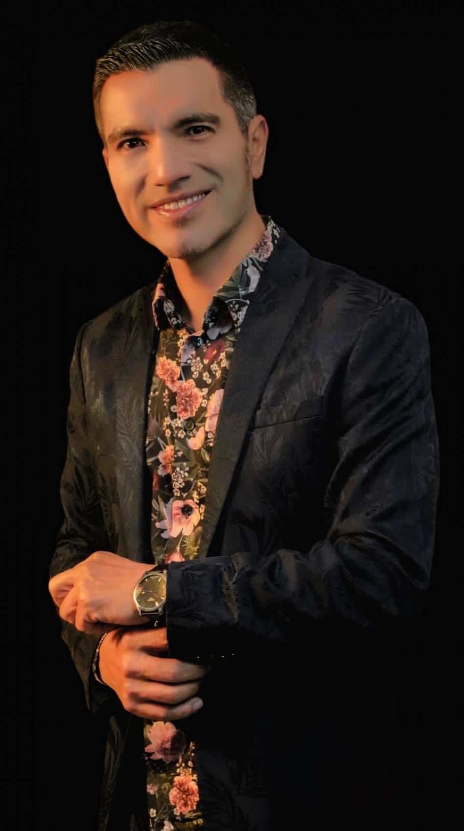 Victor Sao promueve tema " Por vestirme de lo ajeno"