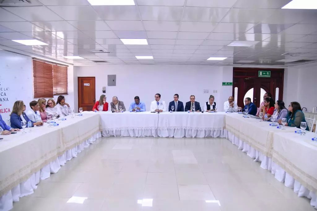 Habilitan 22 camas m&aacute;s para dengue en Hospital Marcelino V&eacute;lez