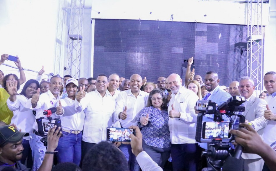 Merido Torres y Robert Arias pasan a apoyar la precandidatura de Bertico Santana