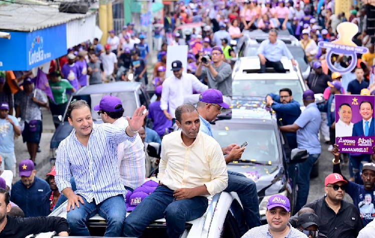 Pelede&iacute;stas se movilizaron este s&aacute;bado en barrios de la capital