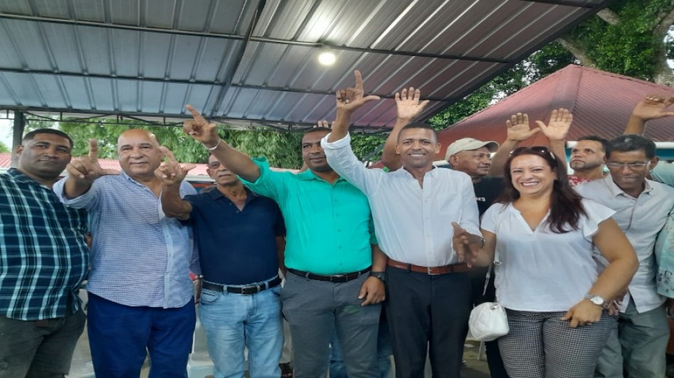 Juramentan dirigentes del PRM en la Fuerza del Pueblo en Blanco Arriba, Tenares