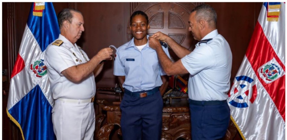 Marileidy Paulino es condecorada y ascendida a Segundo Teniente de la Fuerza A&eacute;rea
