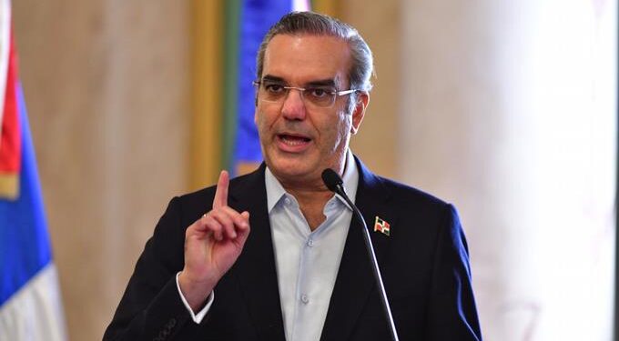 Gobierno anuncia cierre de frontera y suspensi&oacute;n de visado a ciudadanos haitianos
