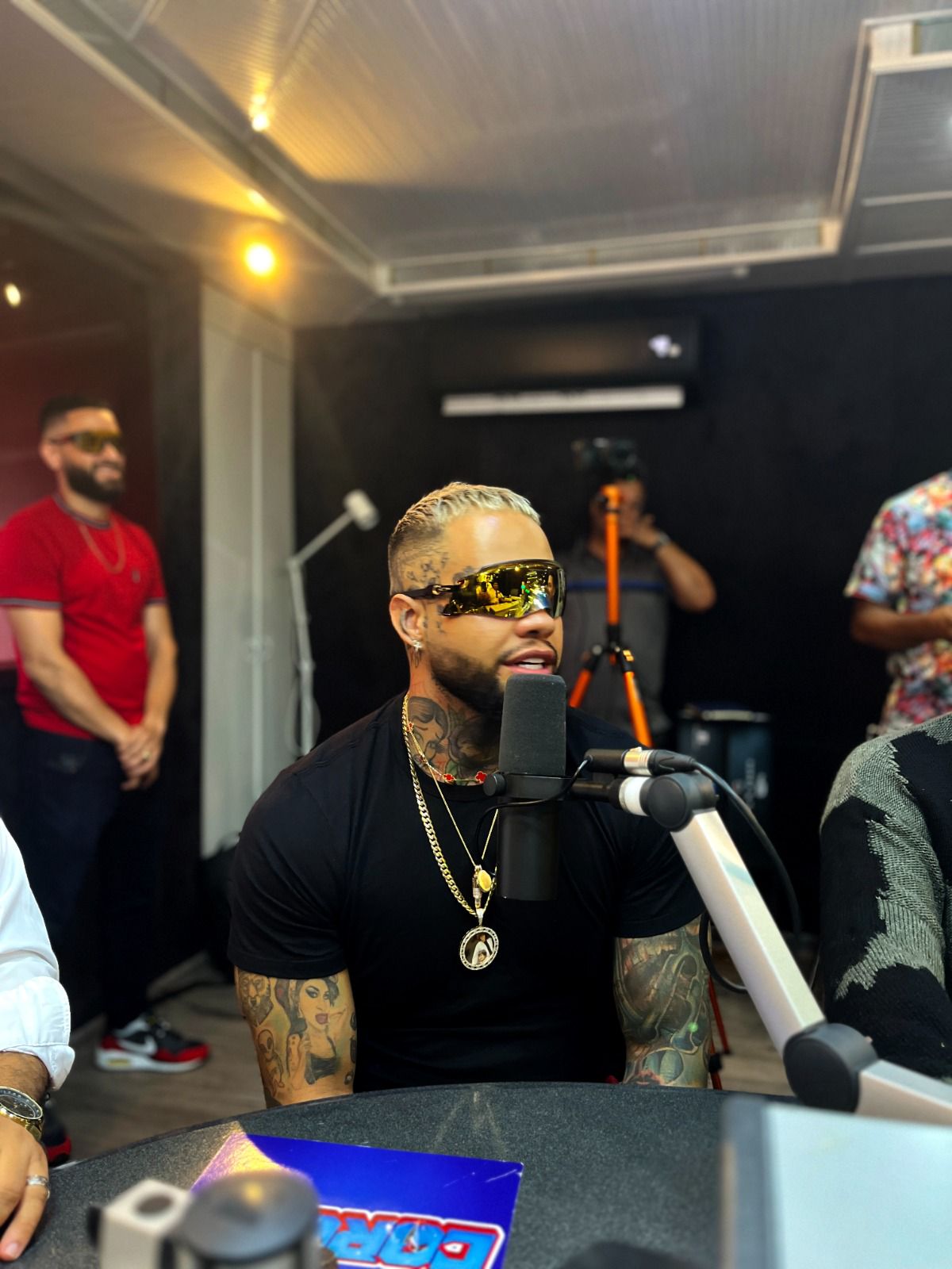 Hadrian alcanza m&aacute;s de 90 millones de views con "Ni&ntilde;o de Oro"