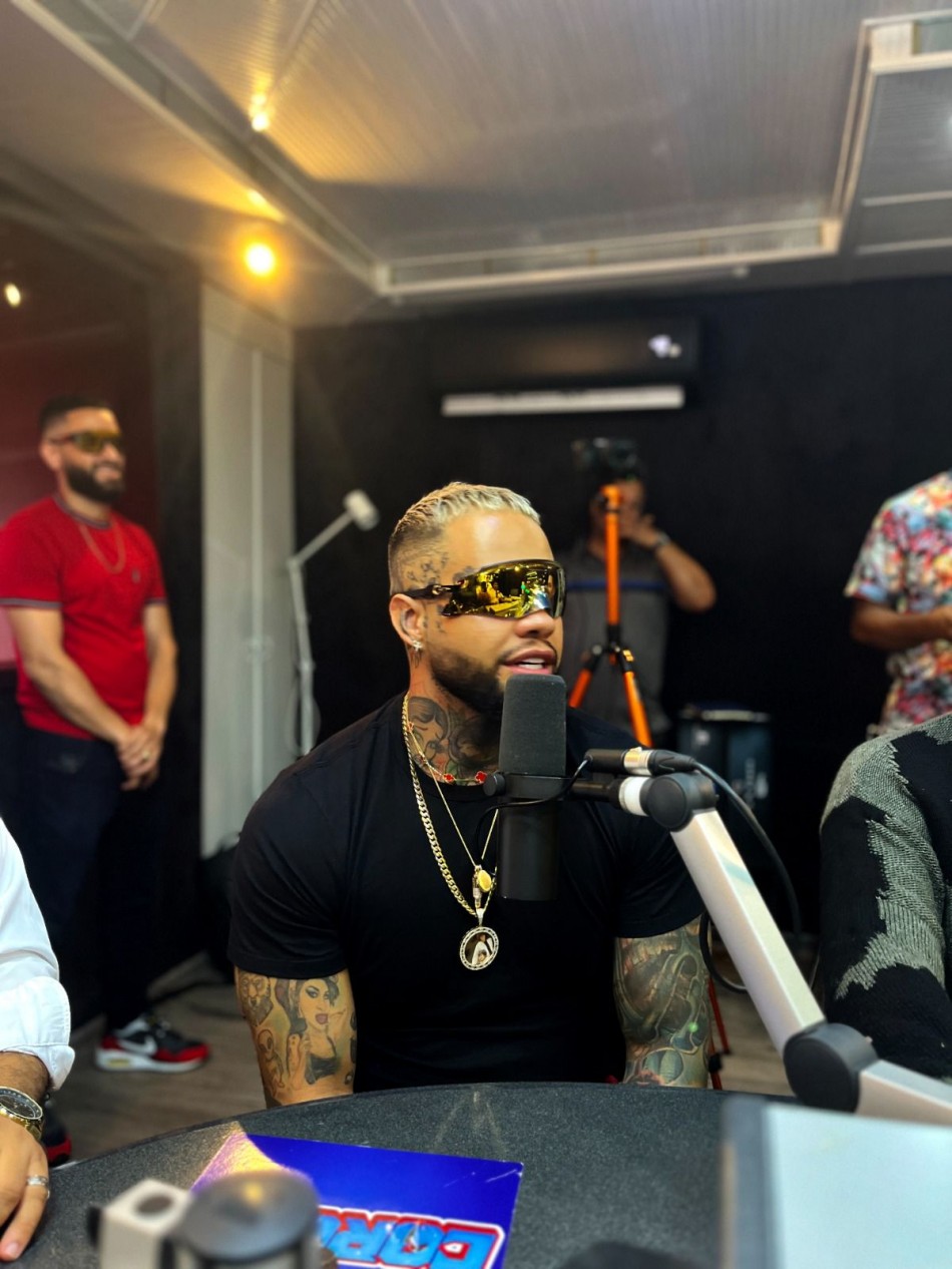 Hadrian alcanza m&aacute;s de 90 millones de views con "Ni&ntilde;o de Oro"