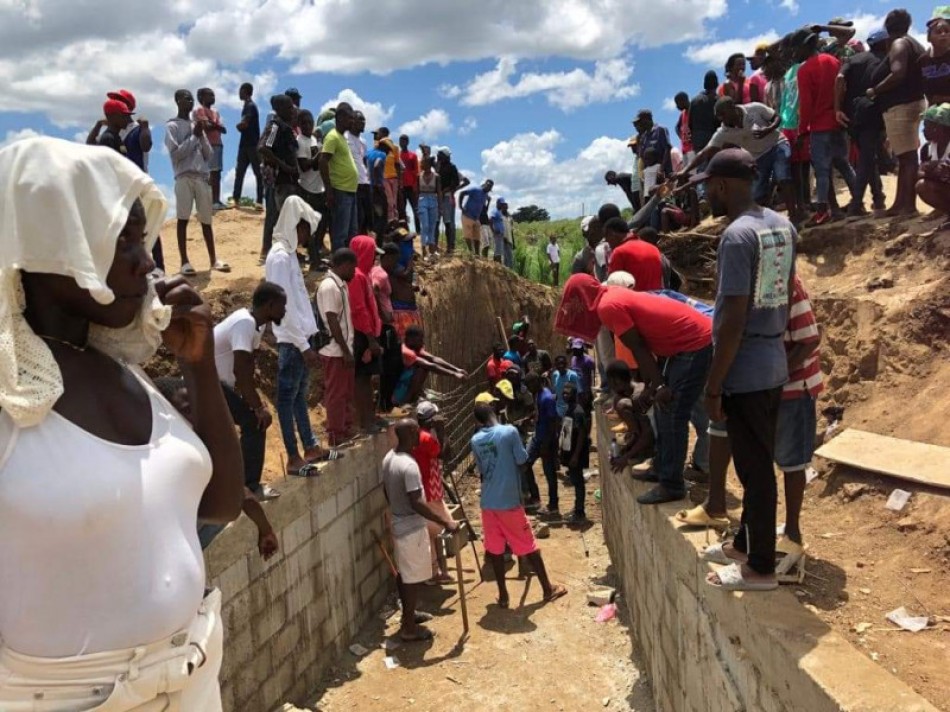 Haitianos preparan muro de hormigón armado para conectar río Masacre