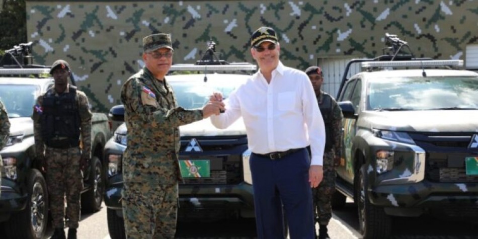 Presidente Abinader entregará vehículos militares este jueves